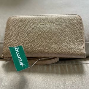 Adrianne Vittadine wrist wallet with built in power charging station